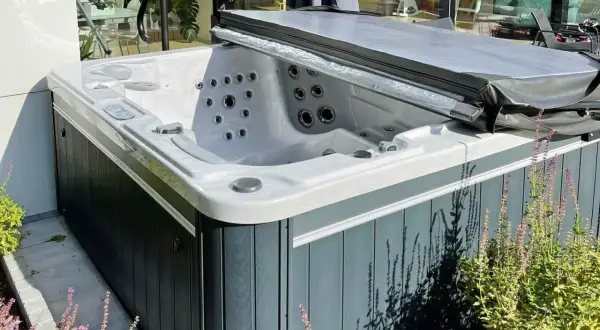 Wanna spa ogrodowa: Przewodnik, koszty i wybór idealnego modelu